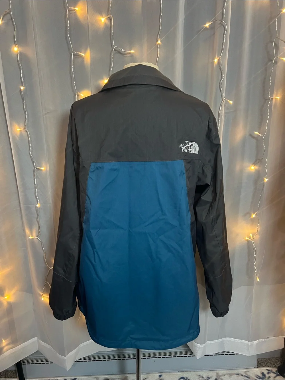 The North Face Men’s Hyvent Teal Blue and Black Rain Jacket size L